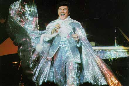 The Dazzling Showmanship of Liberace 